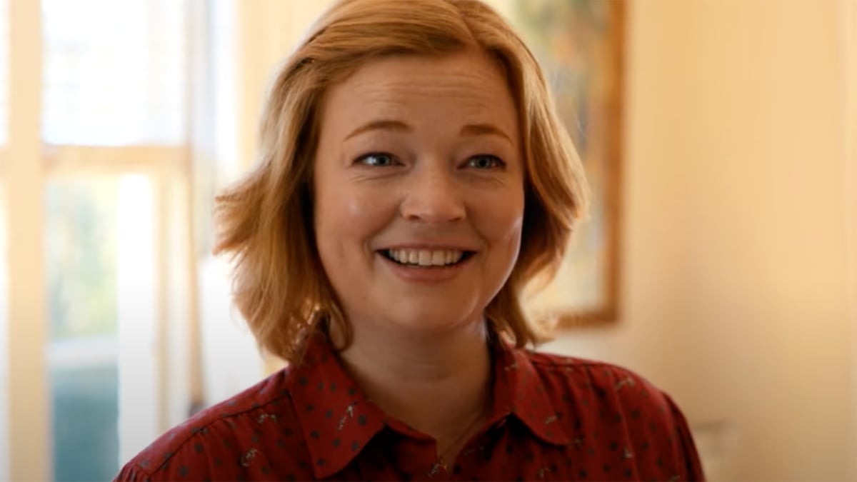Η Sarah Snook και ο Zach Galifianakis δεν μπορούν να σταματήσουν να γελάνε στα bloopers "The Beanie Bubble"
