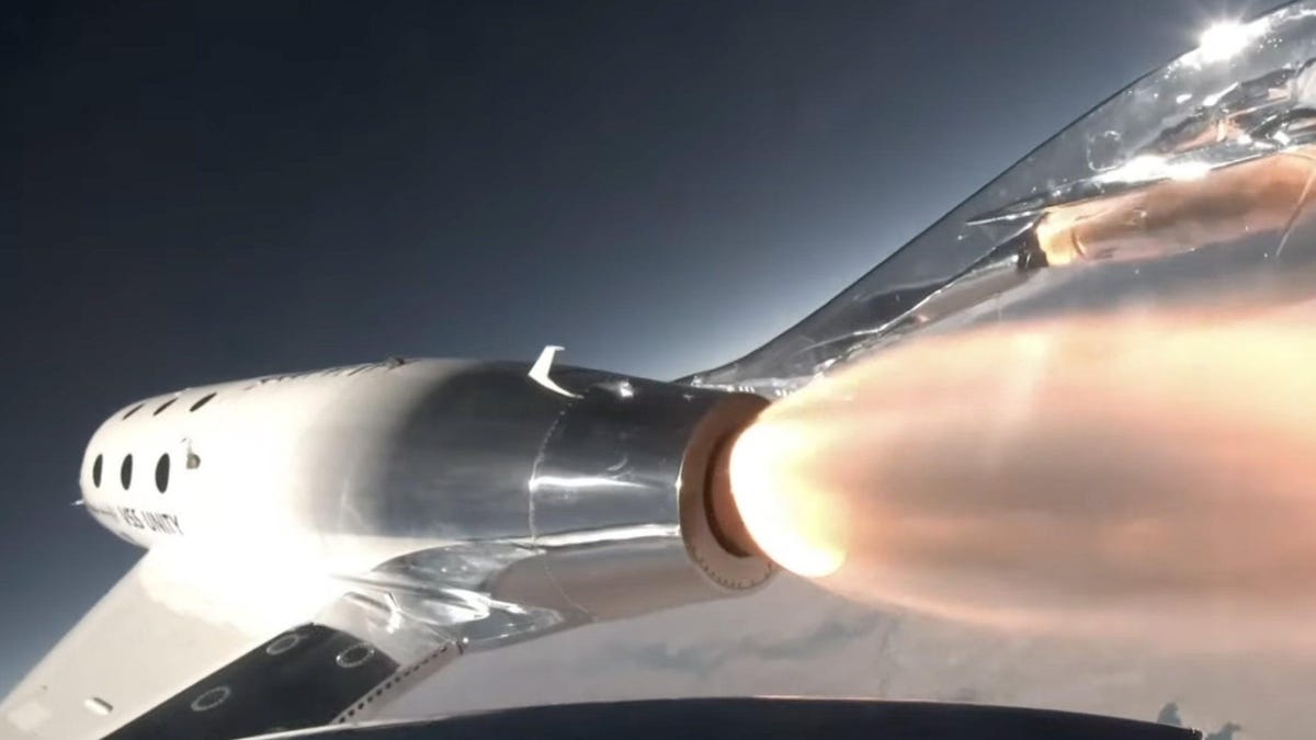 Η Virgin Galactic εκτοξεύει το πρώτο της πλήρωμα διαστημικών τουριστών
