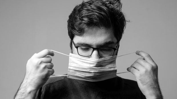 Κοροναϊός: Ανησυχία για την υποπαραλλαγή «Eris» - Πόσο κινδυνεύουμε και ποιοι θα χρειαστούν νέα δόση εμβολίου