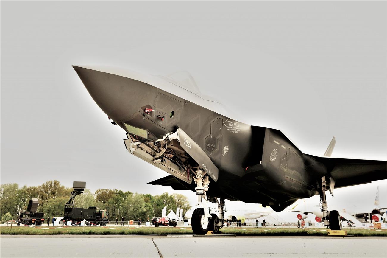 Μπορούμε να πετάξουμε με F-35 στην… πράσινη ανάπτυξη; - Οικονομικός Ταχυδρόμος