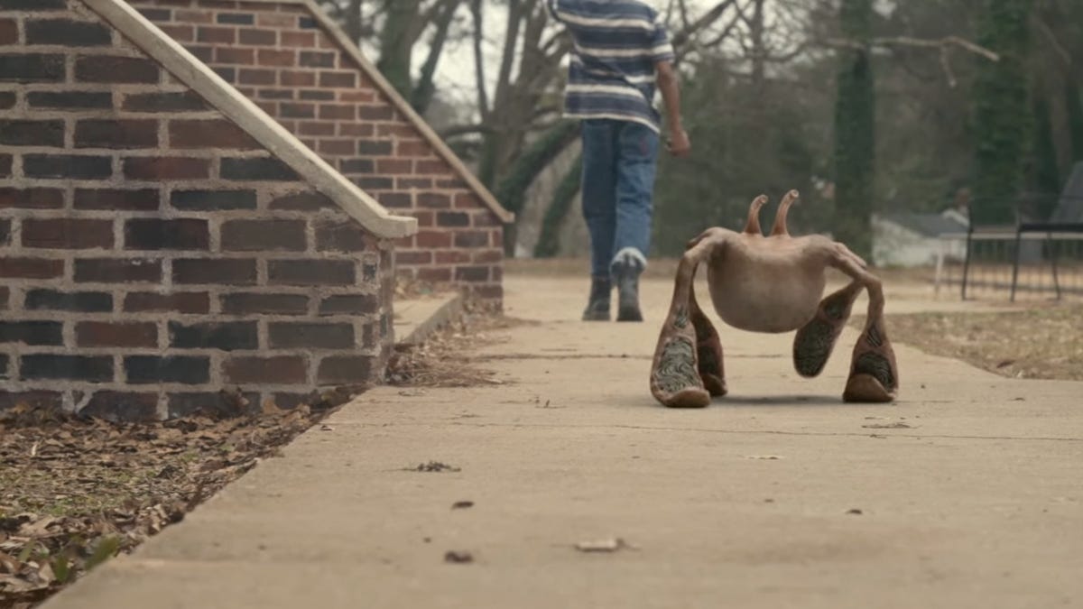 Νέο τρέιλερ «Τοπίο με το αόρατο χέρι» αποκαλύπτει εξωγήινους
