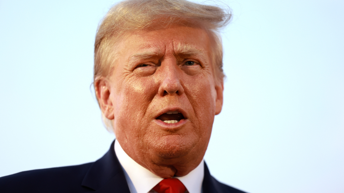  Ο Ντόναλντ Τραμπ κάνει tweet για πρώτη φορά μετά την απαγόρευσή του.  Μπορείτε να μαντέψετε τι ήταν.
