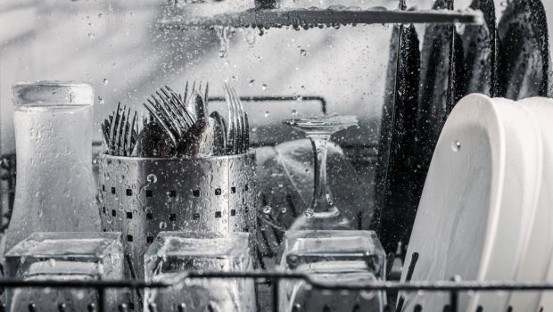 Πλυντήριο πιάτων: 6 συμβουλές για πεντακάθαρα κουζινικά