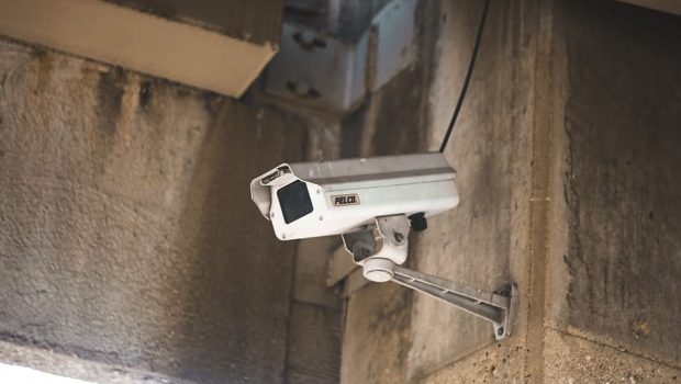 «Συγγνώμη» της αστυνομίας - Τεχνητή νοημοσύνη αναγνώρισε μαύρη έγκυο ως ύποπτη ληστείας