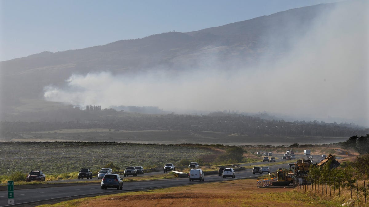 Το Maui Engulfed by Wildfires Fueled by Hurricane Dora
