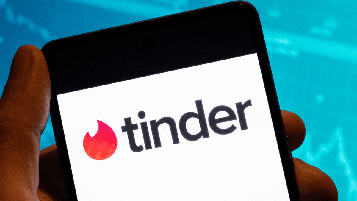 Το Tinder σύντομα θα επιτρέψει στην τεχνητή νοημοσύνη να επιλέξει τις φωτογραφίες του προφίλ γνωριμιών σας για εσάς
