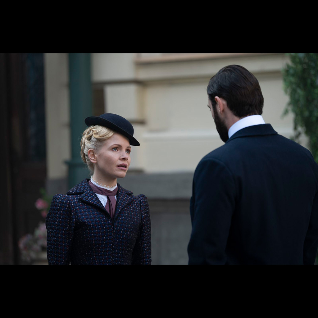 Το δίδυμο ντετέκτιβ του βικτωριανού Λονδίνου του Epic Drama επιστρέφει για να λύσει περισσότερα μυστήρια σε μια ολοκαίνουργια σεζόν του «Η δεσποινίς Σκάρλετ και ο Δούκας» - Digitaltvinfo.gr