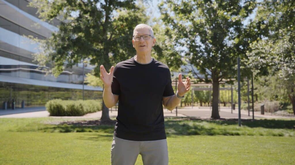 Ο Tim Cook παρακολούθησε ολόκληρη την 3η σεζόν του "Ted Lasso" στο Apple Vision Pro το οποίο θα κυκλοφορήσει το 2024