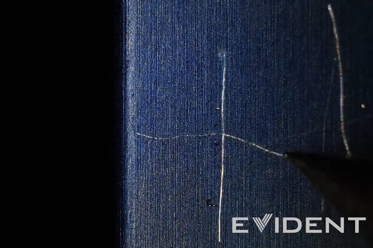 Εδώ είναι το ρήγμα του iPhone 15 Pro Max, το iFixit ισχυρίζεται ότι η επίστρωση τιτανίου γρατσουνίζεται εύκολα