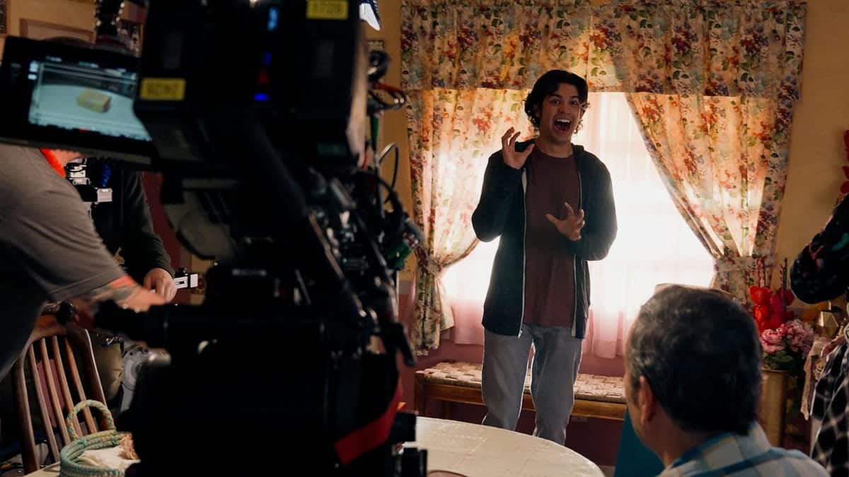 Generations: Blue Beetle Ντοκιμαντέρ Κλιπ
