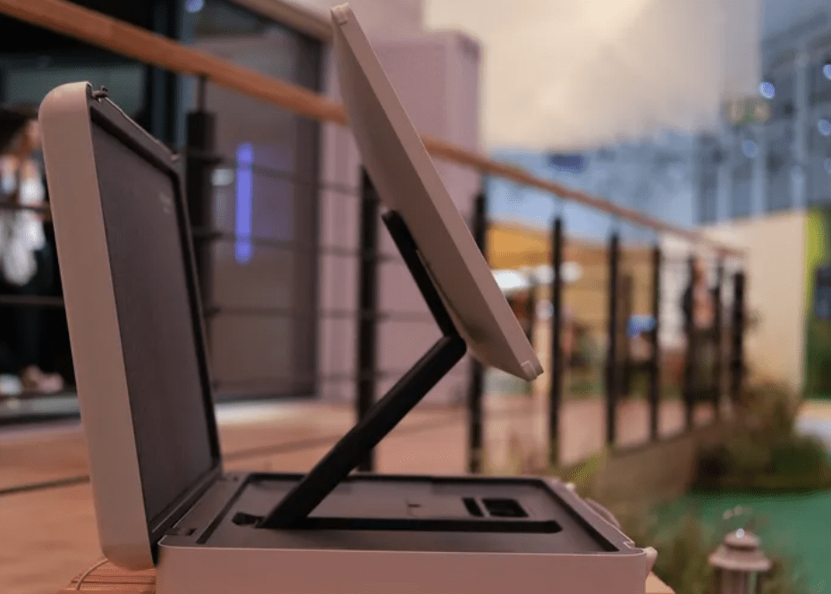 [IFA 2023]: Μια βαλίτσα με ενσωματωμένη τηλεόραση και την υπογραφή της LG