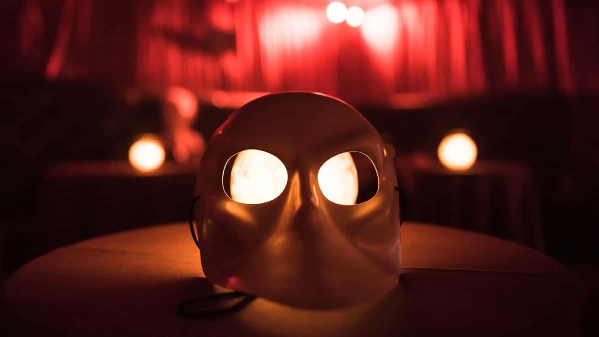 Sleep No More Review: NYC's Groundbreaking Immersive Theatre
