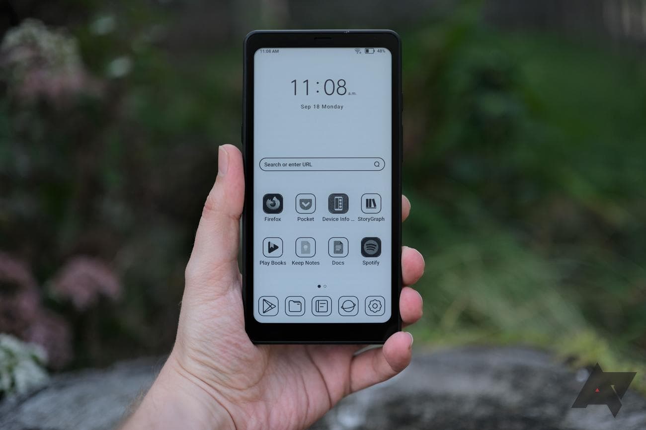 Boox Palma held in yhand with screen facing camera