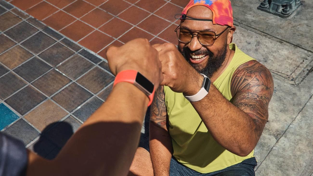 Το Fitbit Charge 6 χρησιμοποιεί τυπικές ζώνες ρολογιών;
