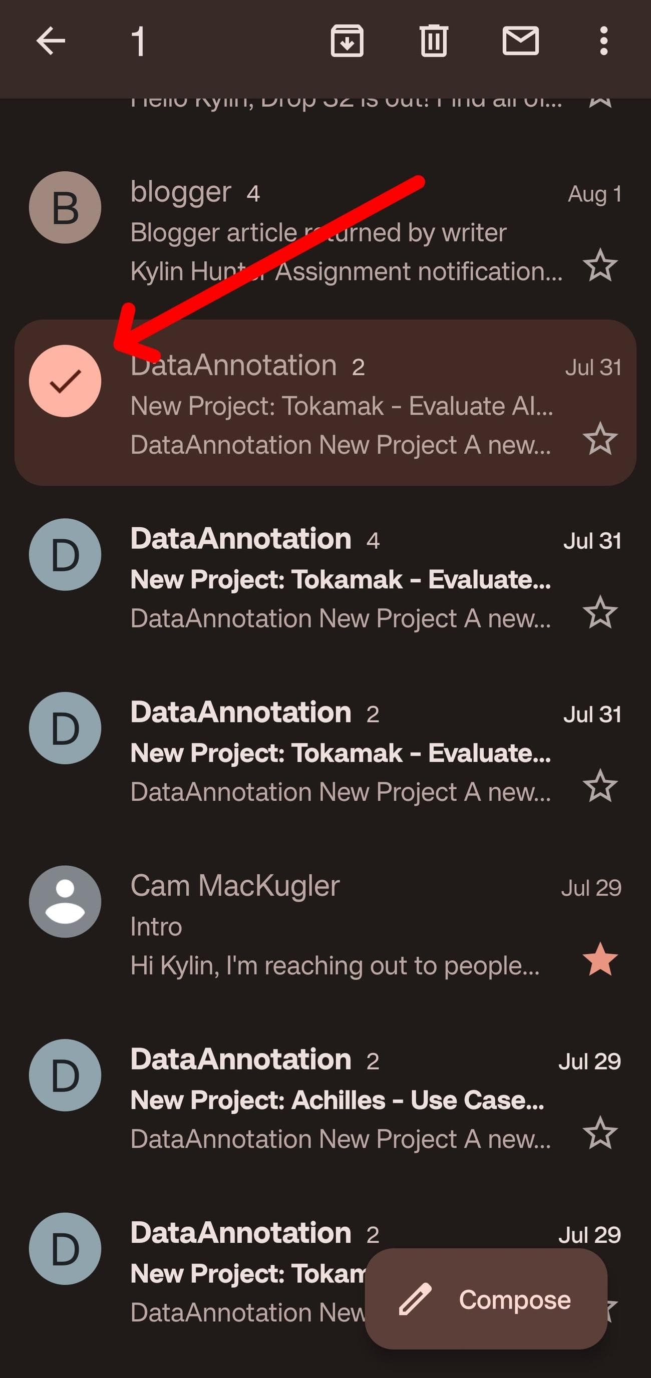Κάντε κλικ στην εικόνα προφίλ δίπλα στο μήνυμα για να μπορείτε να ενεργοποιήσετε μια λίστα επιλογών.