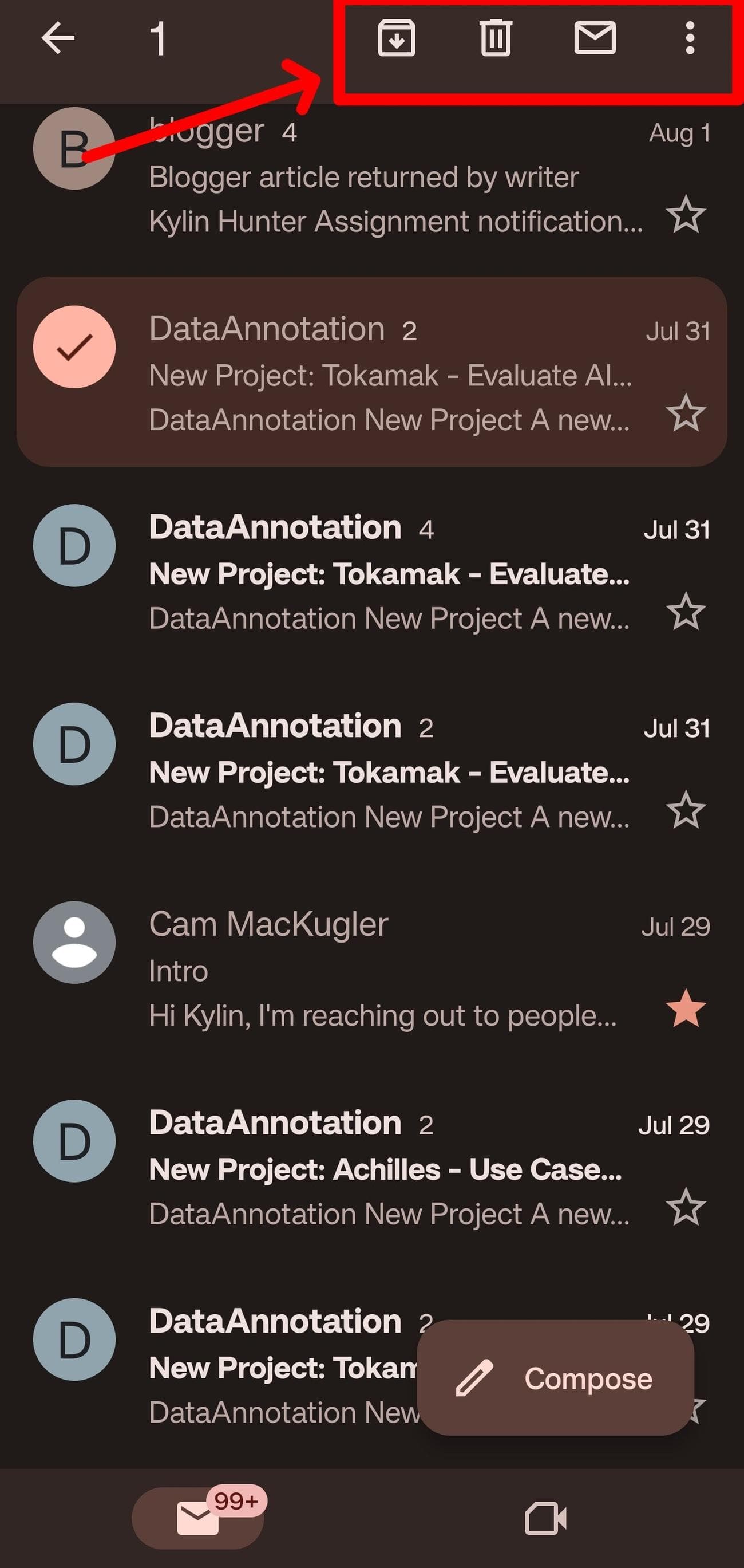 Επιλέξτε το εικονίδιο αρχειοθέτησης από τη λίστα επιλογών στο επάνω μέρος της οθόνης.