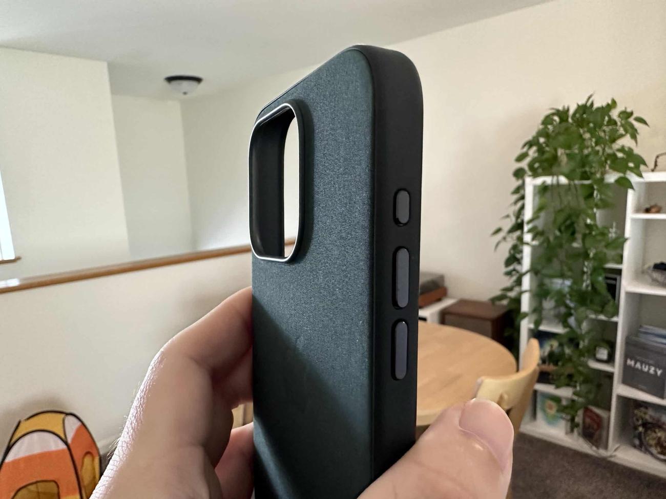 Αξεσουάρ iPhone 15 που πρέπει να έχετε, από θήκες μέχρι φορτιστές USB-C
