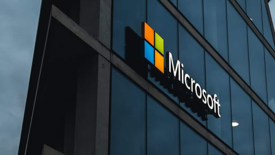 Η Microsoft ήθελε να πουλήσει την Bing στην Apple, αλλά δεν τα κατάφερε