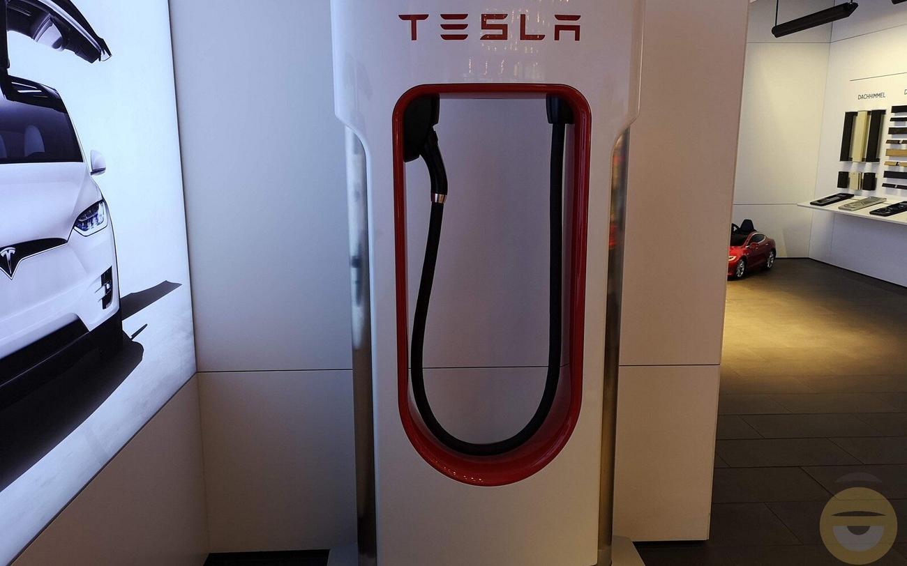 Η Tesla εξασφαλίζει πάνω από 148 εκατομμύρια ευρώ για την κατασκευή 7.200 φορτιστών στην Ε.Ε
