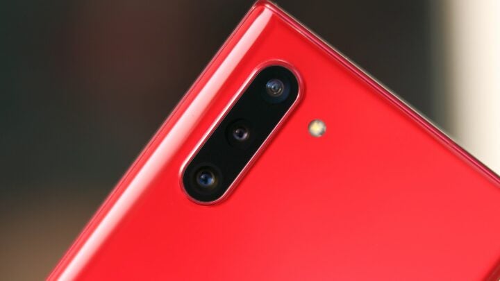I prefer this -- a more subdued camera housing design. A la Note 10.