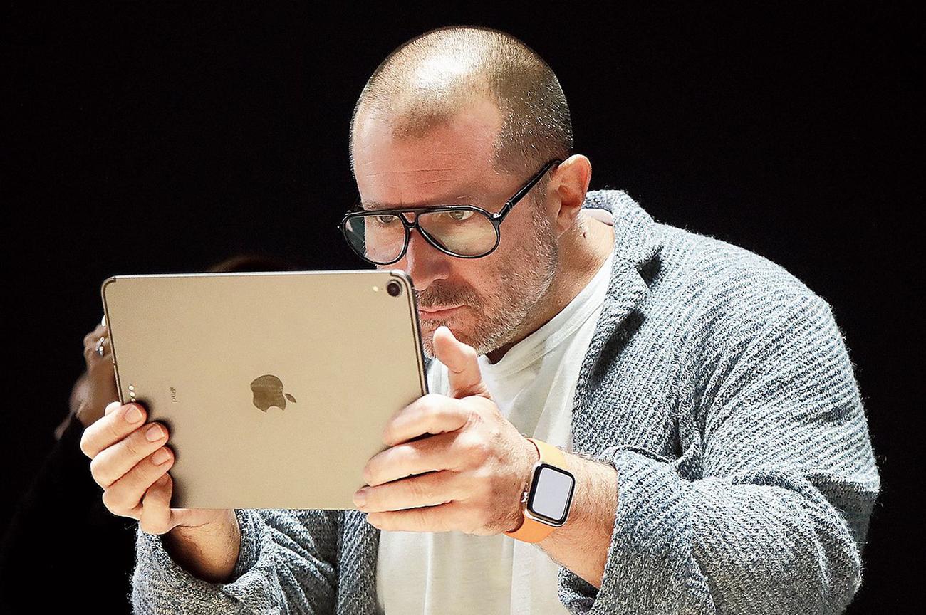 Ο Jony Ive θα μπορούσε να αναπτύξει συσκευή υλικού AI με τον Sam Altman του OpenAI