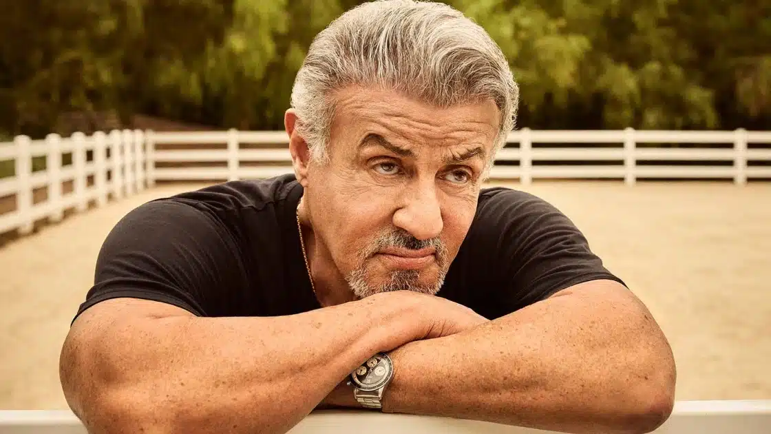 Ο Sylvester Stallone αυτοαποκαλείται ως «ο τελευταίος των δεινοσαύρων» για τα 50 χρόνια καριέρας του
