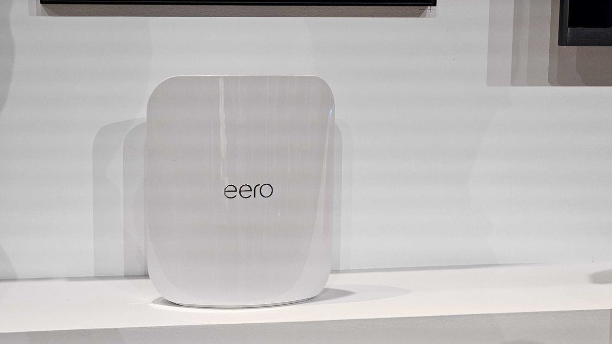 image of white eero Max 7