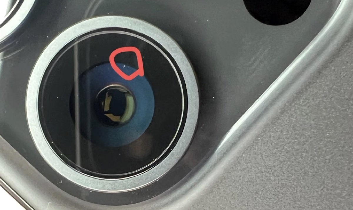 Users complain of dustr in camera lens, scratches, and display misalignment on iPhone 15 Pro