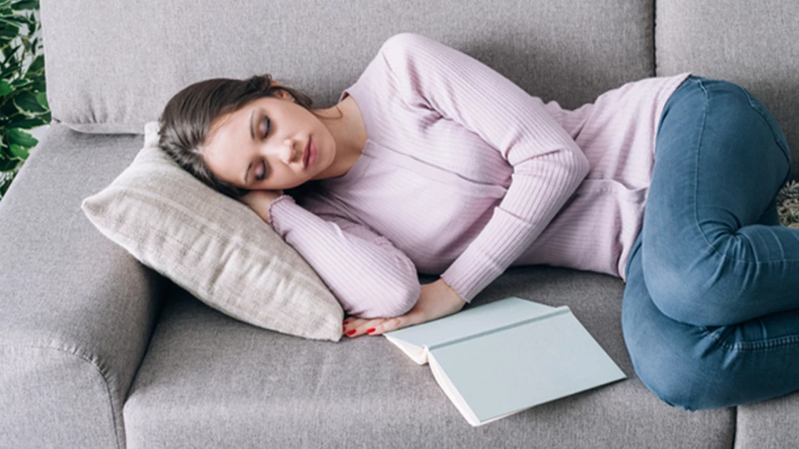 Τελικά βοηθάει ο μεσημεριανός ύπνος; Αυτή είναι η απάντηση των ειδικών