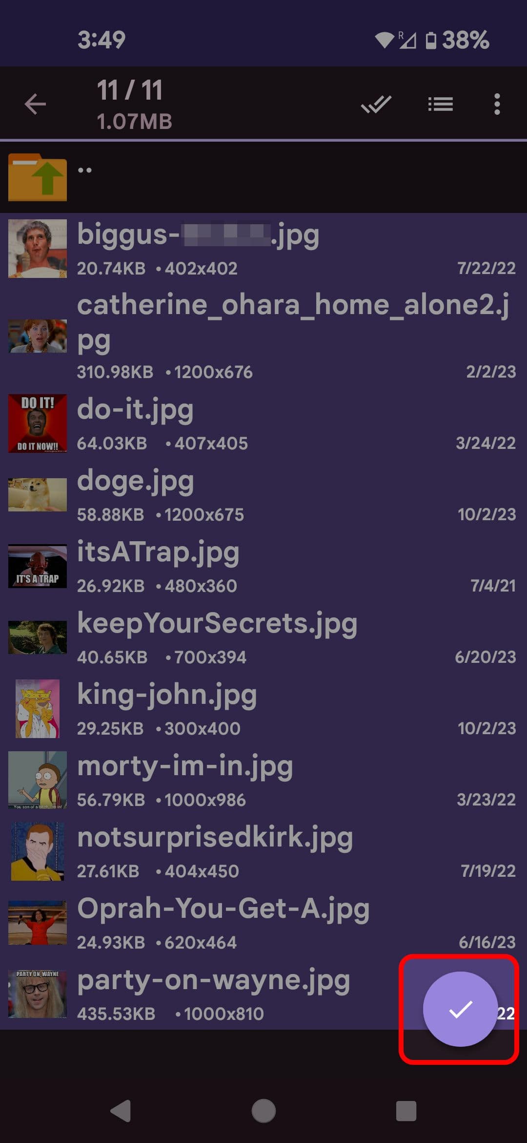 Λειτουργία πολλαπλής επιλογής ZArchiver που επισημαίνει το εικονίδιο με το σημάδι επιλογής