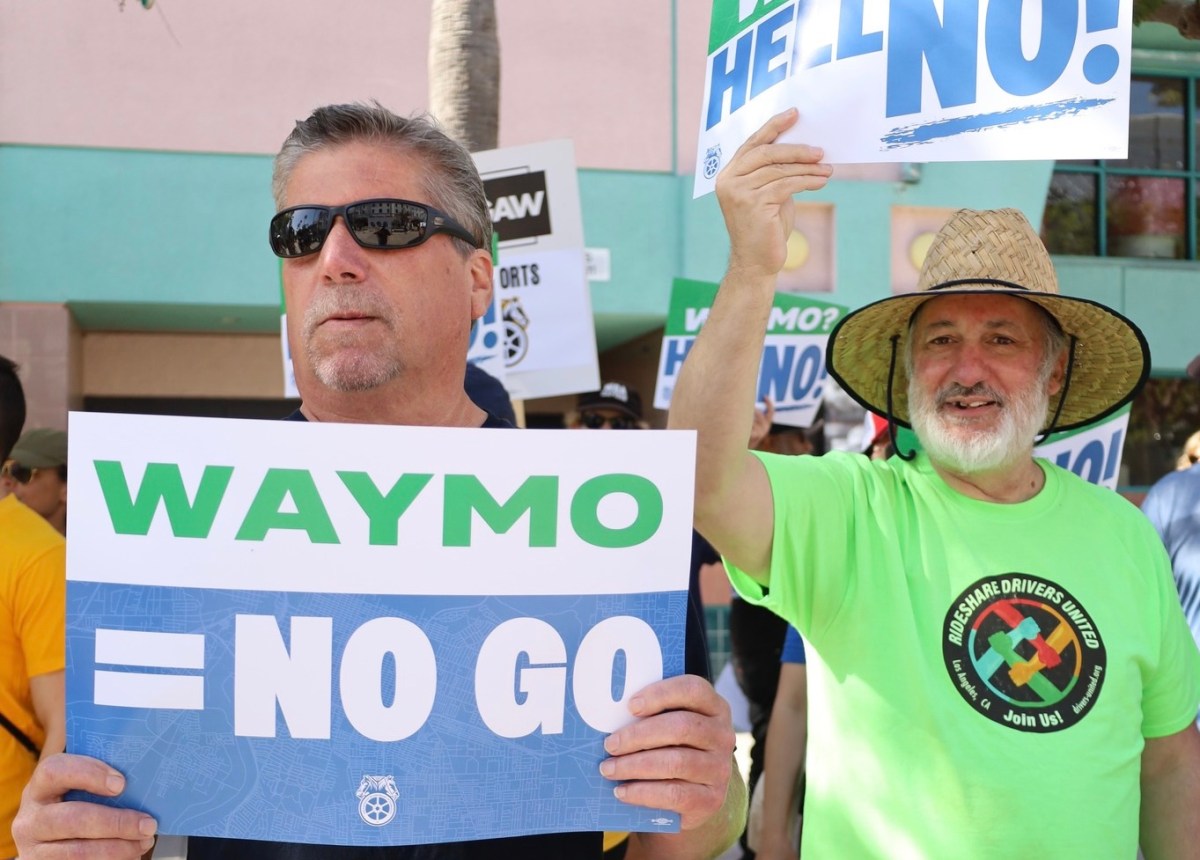 Δύο από τους μεγαλύτερους αντιπάλους του robotaxi της Καλιφόρνια ενώνουν τις δυνάμεις τους
