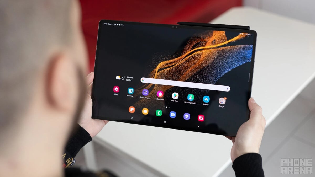 Best Buy is now selling the gargantuan Samsung Galaxy Tab S8 Ultra at a fittingly huge discount