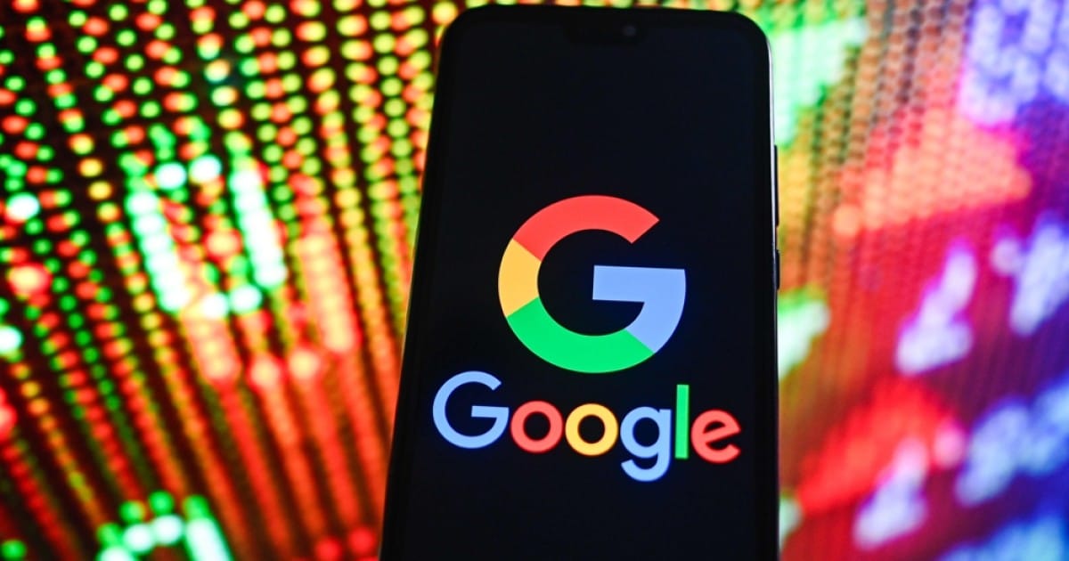 Σε ειδοποιεί και αφαιρεί αυτόματα τα προσωπικά δεδομένα σου από το Google Search (αν θες...)