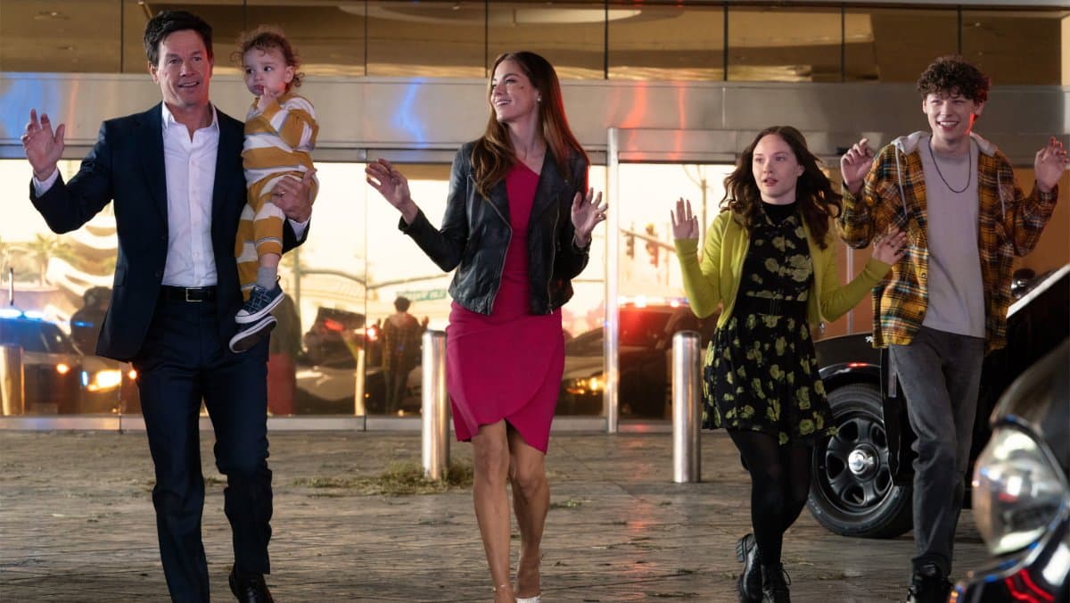 Η κωμωδία του Mark Wahlberg «The Family Plan» κάνει πρεμιέρα στις 15 Δεκεμβρίου στο Apple TV+