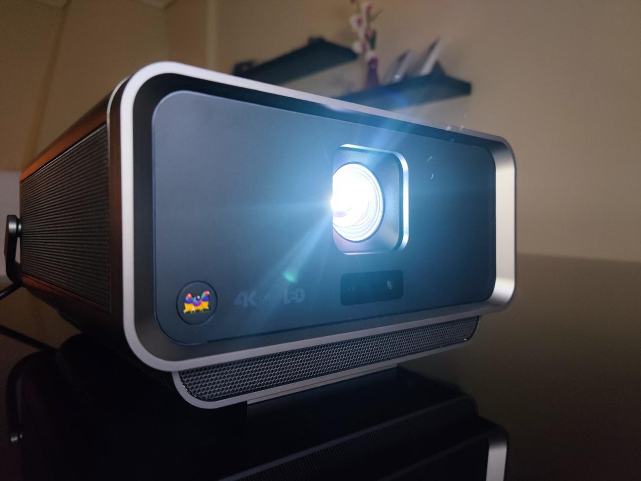 O πιο στυλάτος projector της αγοράς – techingreek.com