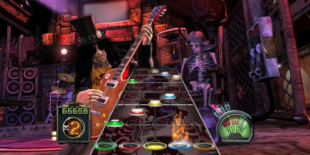 Slash παίζοντας κιθάρα στο Guitar Hero III