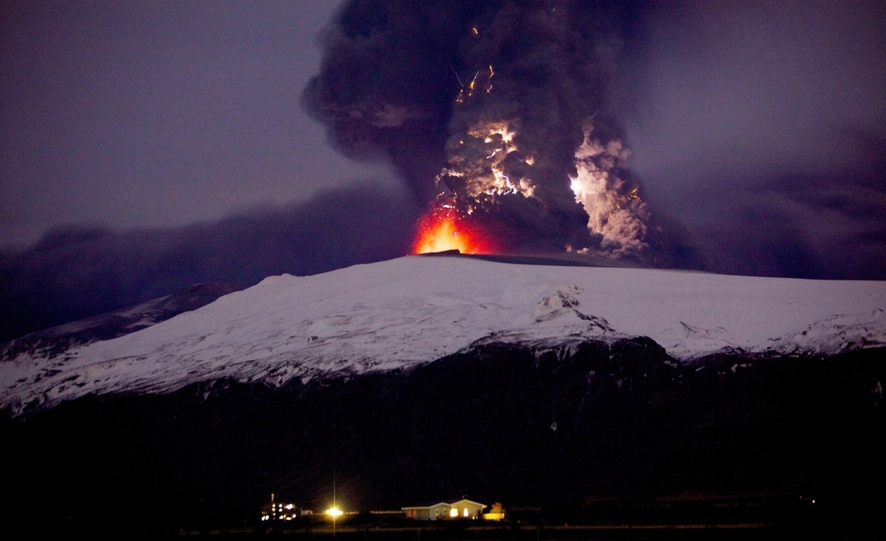 Ηφαίστειο Ισλανδίας: Τα δύο σενάρια της επικείμενης έκρηξης και πέντε ερωταπαντήσεις για τις επιπτώσεις της [videos – live]