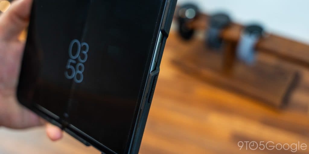 Η θήκη Pixel Fold Grip και το δέρμα X-Ray της Dbrand είναι υπέροχοι συνδυασμοί, Η θήκη Pixel Fold Grip και το δέρμα X-Ray της Dbrand είναι υπέροχοι συνδυασμοί, TechWar.gr