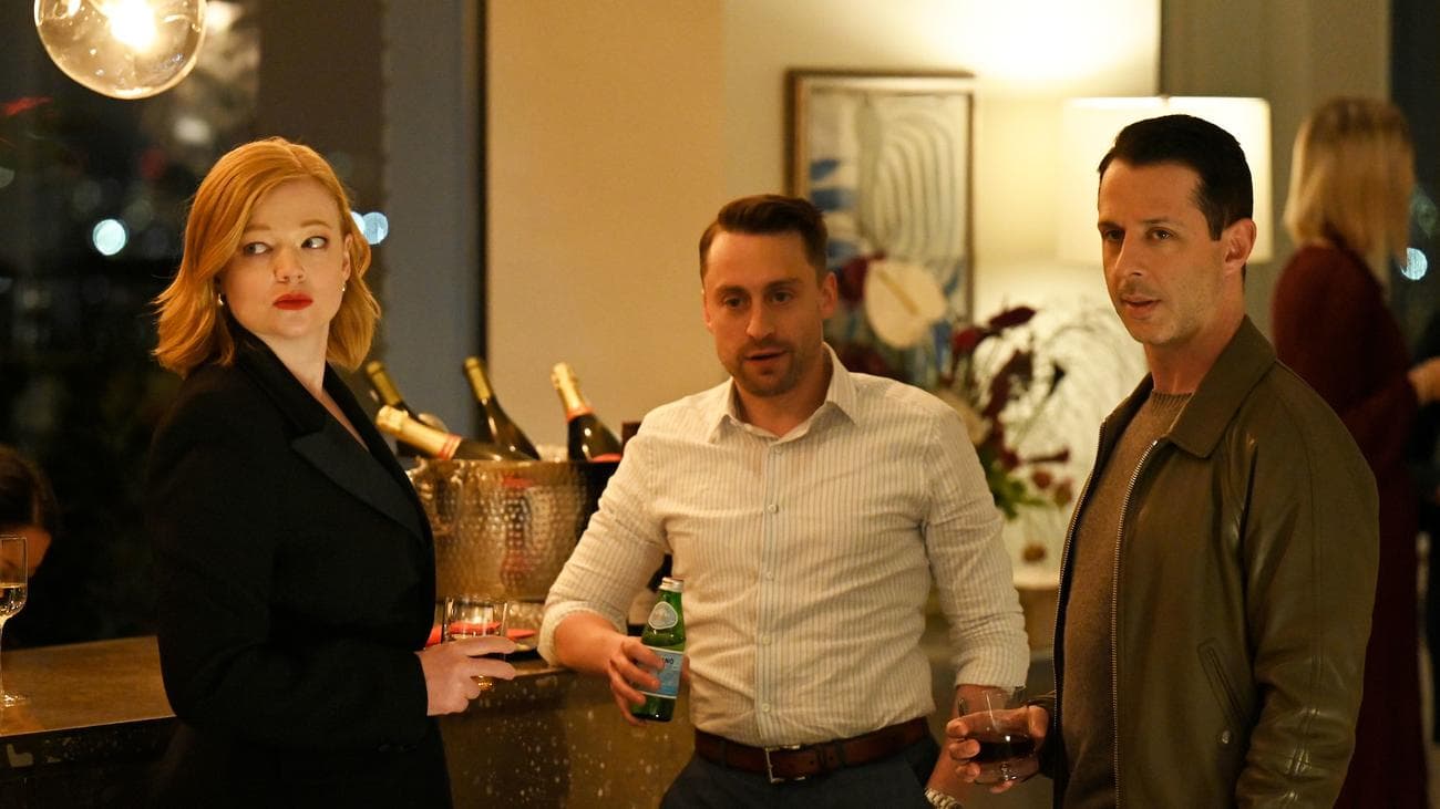 (L to R) Sarah Snook ως Shiv, Kieran Culkin ως Roman και Jeremy Strong ως Kendall in Succession
