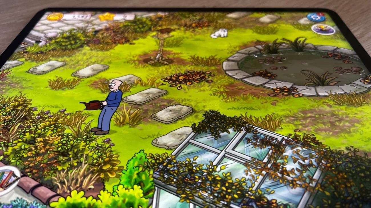 Simon's Cat Story Time στο iPad στο γραφείο