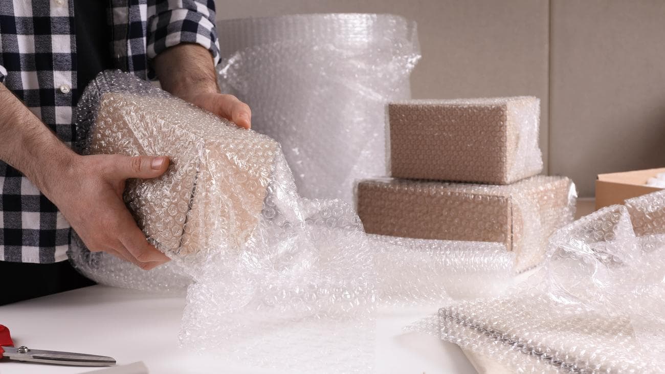 Περιτύλιγμα με φυσαλίδες που χρησιμοποιείται για τη συσκευασία αντικειμένων