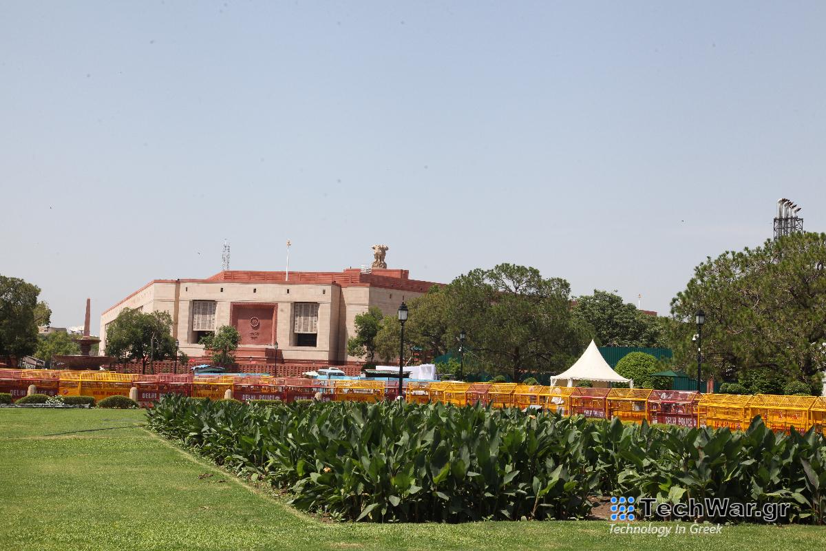 Η Ινδία ψηφίζει νόμο για τις τηλεπικοινωνίες που ανοίγει το δρόμο για το Starlink του Μασκ εν μέσω ανησυχιών για το απόρρητο