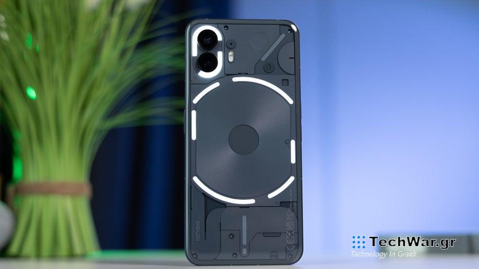 Μια νέα διαρροή του Nothing Phone 2a αποκαλύπτει προεγκατεστημένες ταπετσαρίες και προδιαγραφές κάμερας