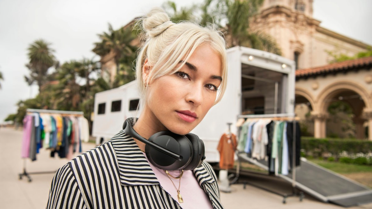 Το Best Buy's Deal of the Day σάς επιτρέπει να εξοικονομήσετε 120 $ στα premium ακουστικά Bose 700