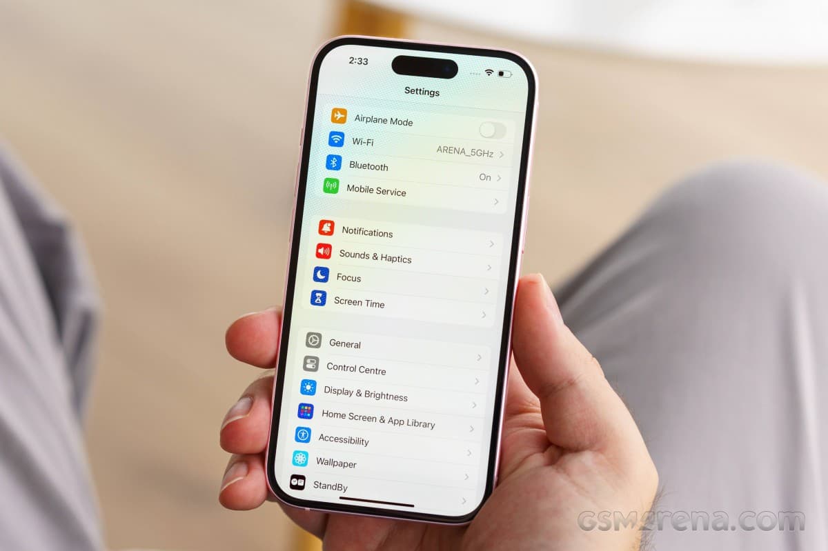 Η Apple ανοίγει το iOS σε εναλλακτικά καταστήματα εφαρμογών στην ΕΕ