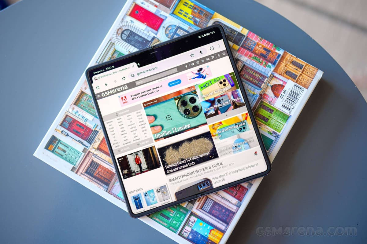 Honor Magic V2 unboxing