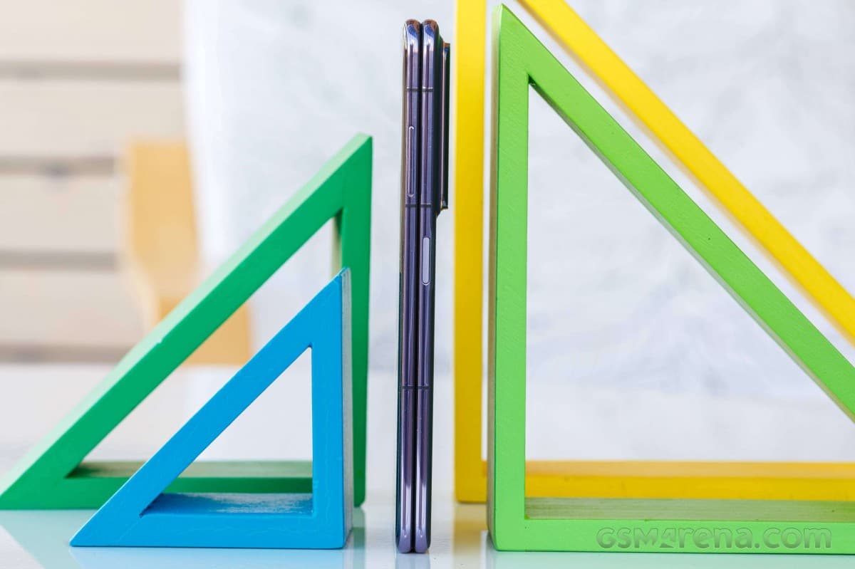 Honor Magic V2 unboxing