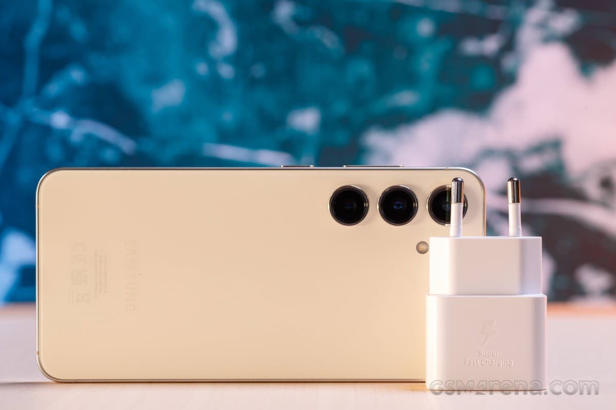 Samsung Galaxy S24 για έλεγχο