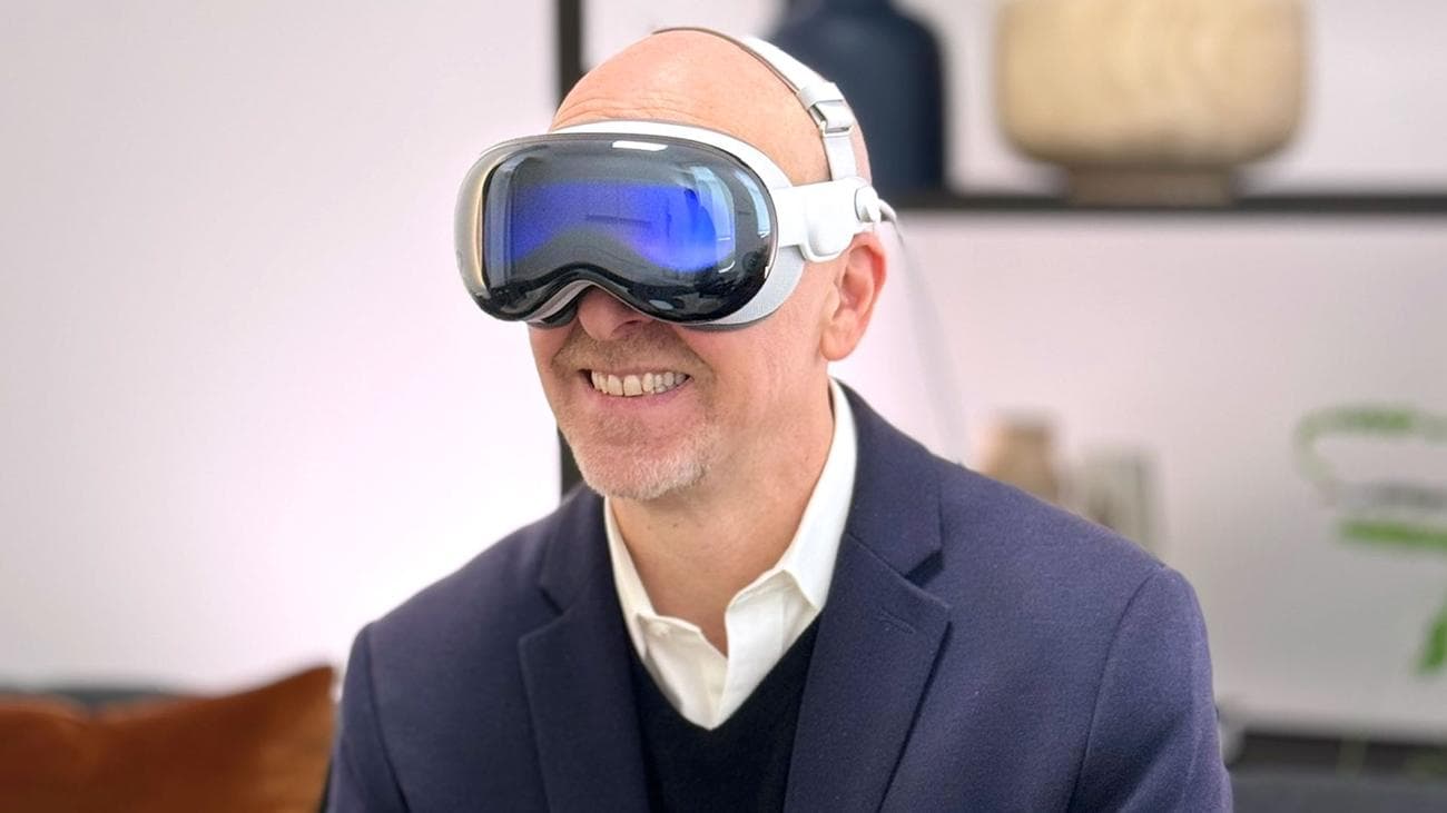 Ο Lance Ulanoff φορά το Apple Vision Pro