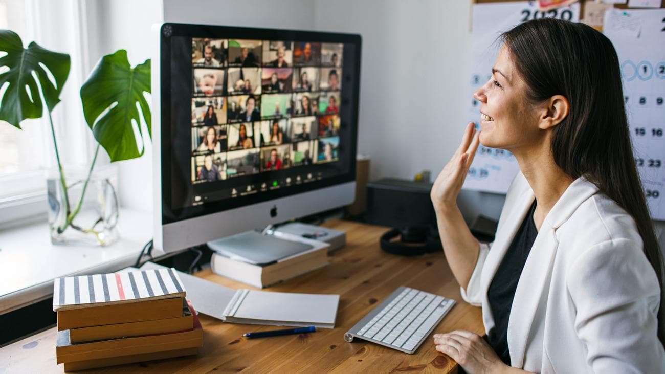 Γυναίκα σε κλήση Zoom